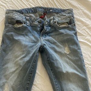 GUESS LOW RISE BOOT CUT